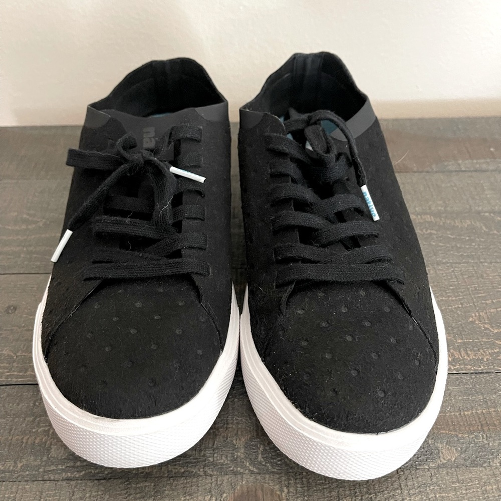 NATIVE Monaco black low light weight sneaker size 7